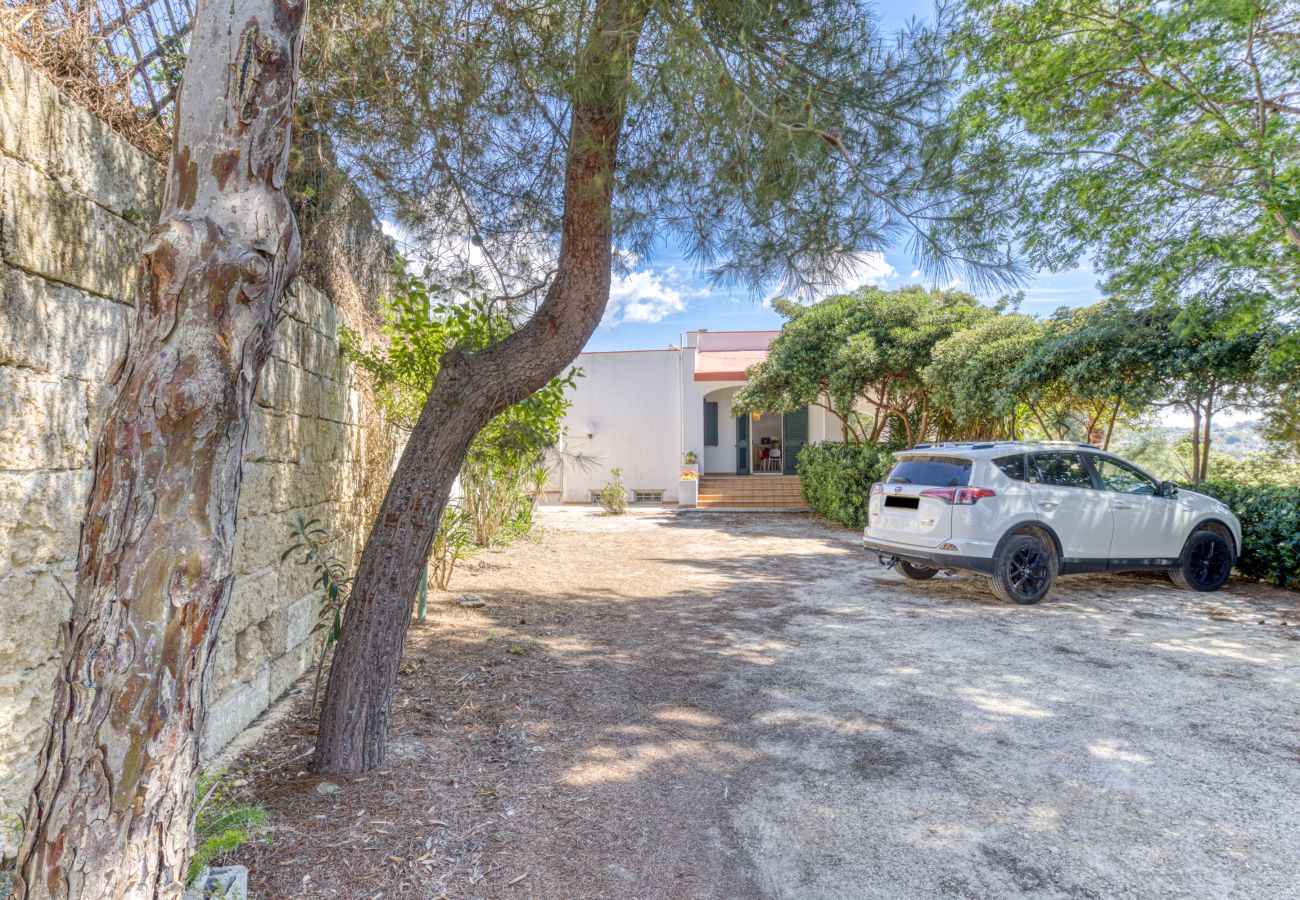 Villa a Pescoluse - Villa di campagna con vista mare e giardino