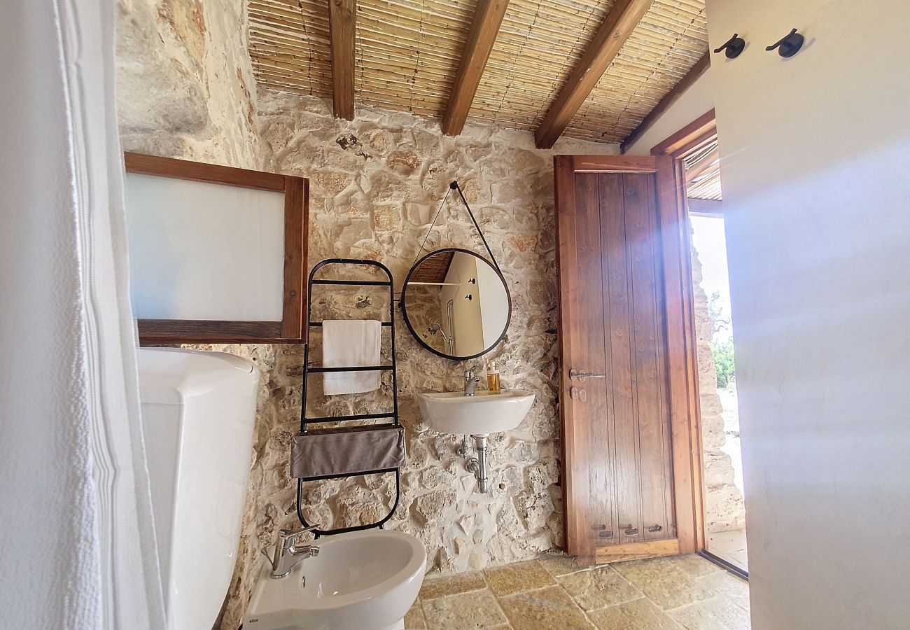 Villa a Pescoluse - Trulli in pietra con piscina infinity & vista mare