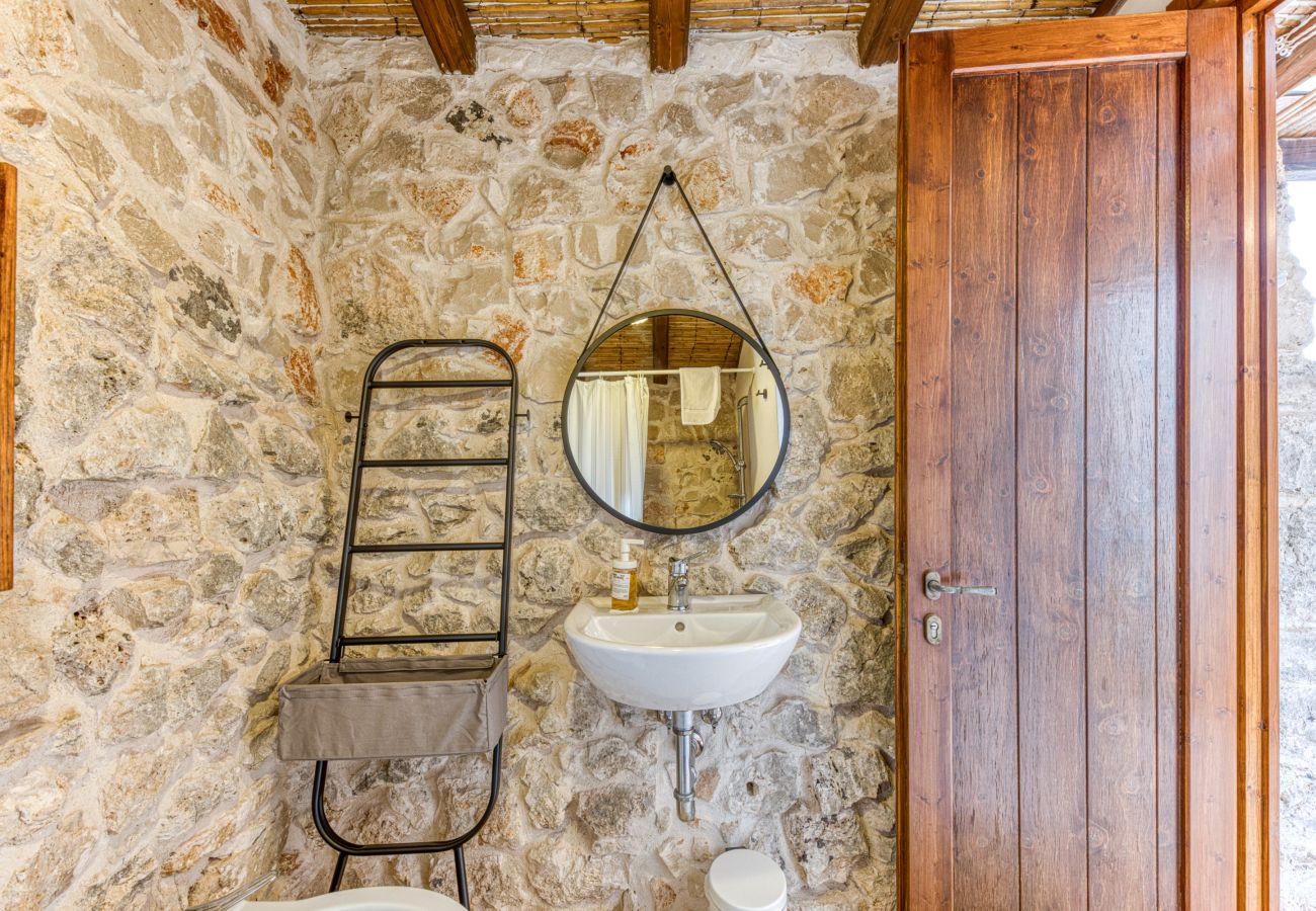 Villa a Pescoluse - Trulli in pietra con piscina infinity & vista mare