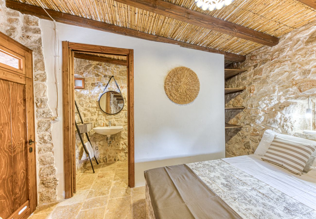 Villa a Pescoluse - Trulli in pietra con piscina infinity & vista mare