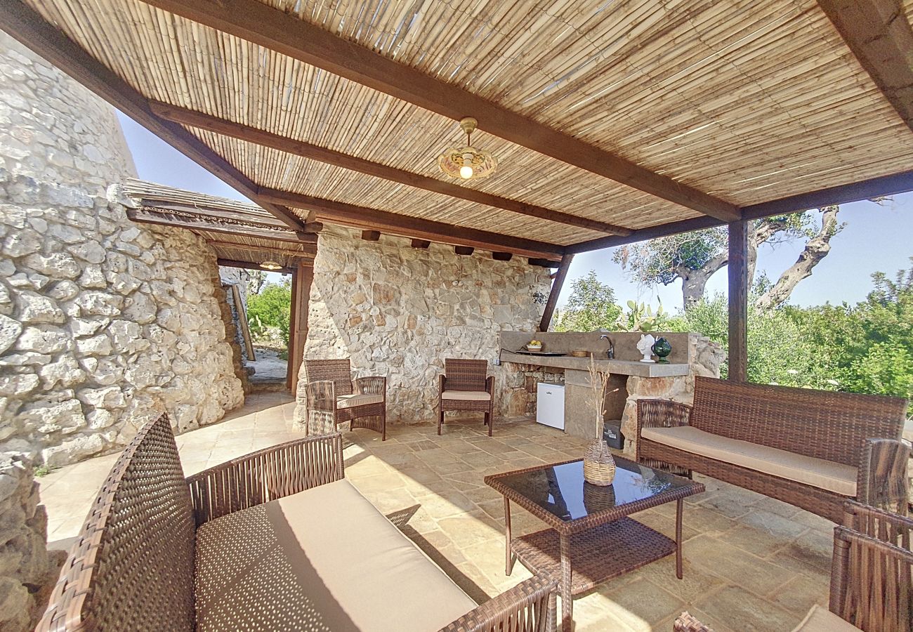 Villa a Pescoluse - Trulli in pietra con piscina infinity & vista mare