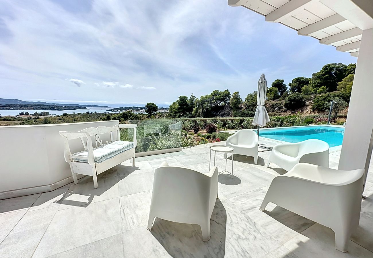 Villa a Porto Heli - Villa contemporanea con piscina, vista mare stupenda