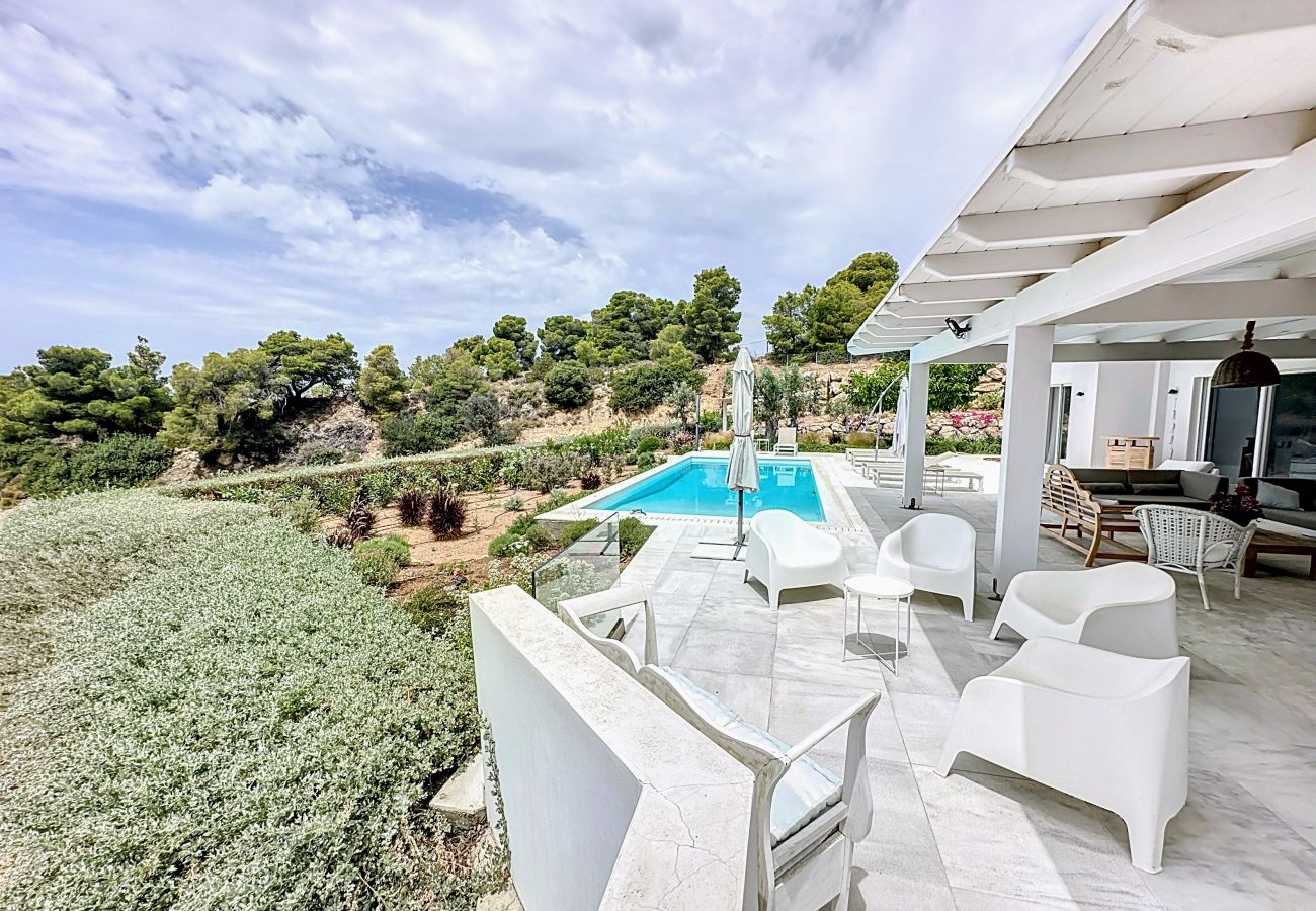 Villa a Porto Heli - Villa contemporanea con piscina, vista mare stupenda