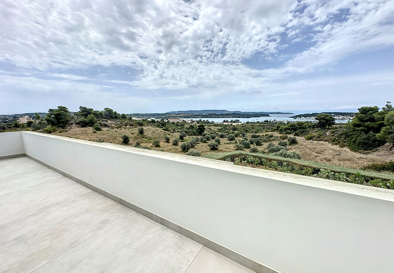 Villa a Porto Heli - Villa contemporanea con piscina, vista mare stupenda