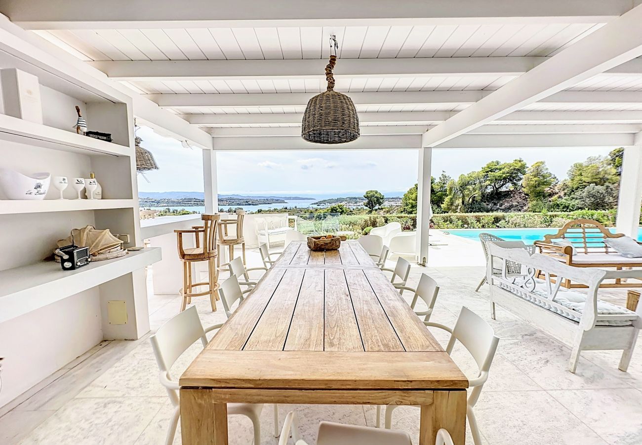 Villa a Porto Heli - Villa contemporanea con piscina, vista mare stupenda