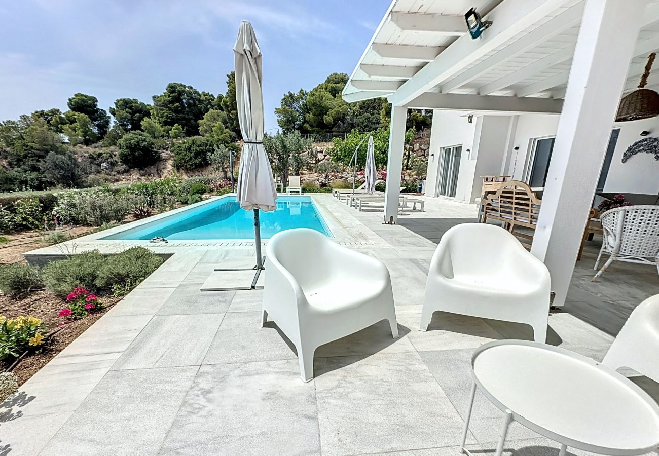 Villa a Porto Heli - Villa contemporanea con piscina, vista mare stupenda