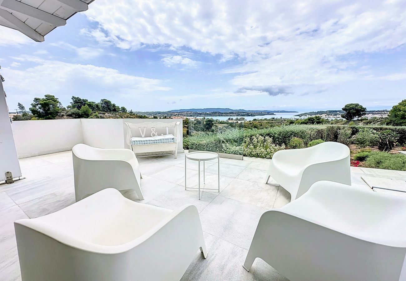 Villa a Porto Heli - Villa contemporanea con piscina, vista mare stupenda