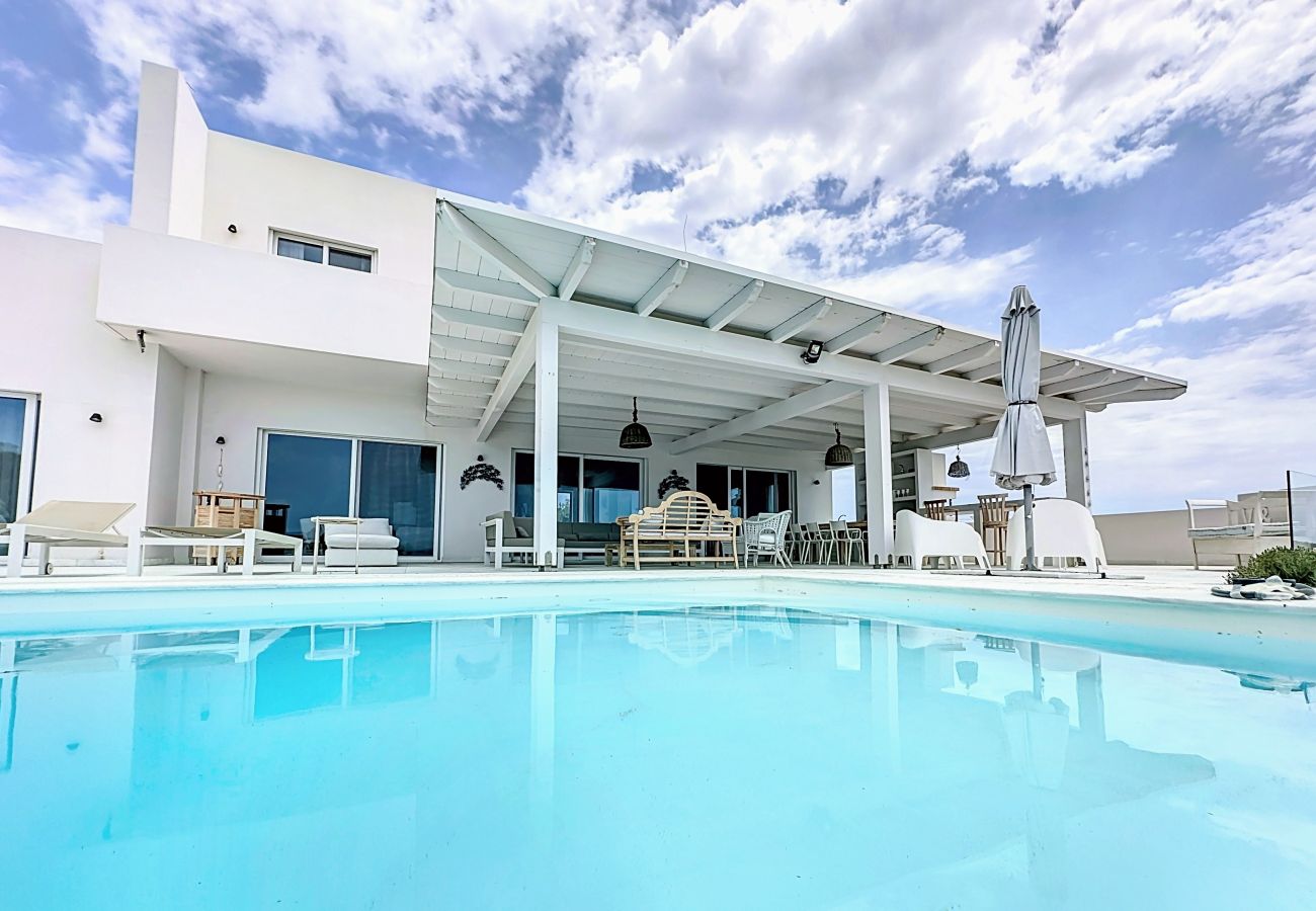 Villa a Porto Heli - Villa contemporanea con piscina, vista mare stupenda