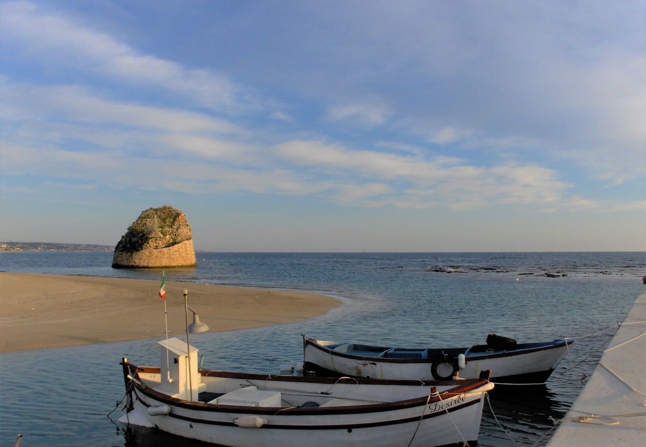 Villa a Salve - Villetta con piscina a 2km dalle spiagge